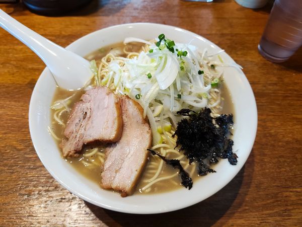 「白醤油煮干しそば（大盛）　白髪ネギ」@中村屋総本山の写真