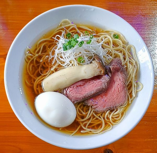 「牛の醤油ラーメン900円 味玉100円」@ぬまちゃんラーメンの写真