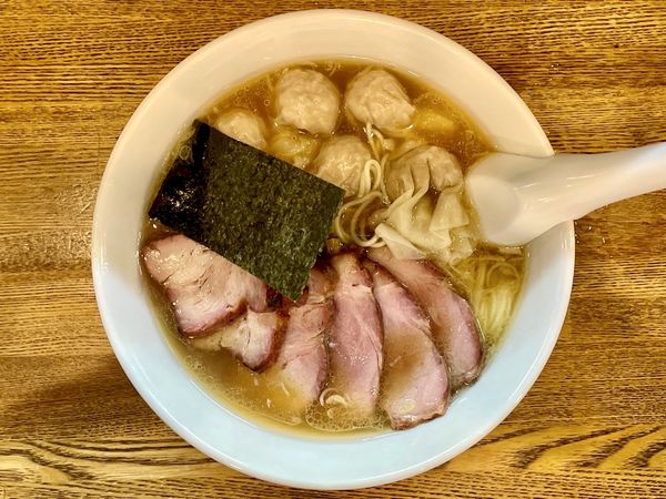 「サッポロラガービール 赤星 ＋ チャーシューワンタンメン」@支那ソバ おさだの写真