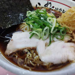 黒醤油(並盛)(鶏✕魚介、中細麺)(880)