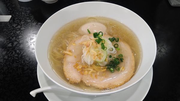 「塩拉麺¥1000+ビール+ウーロンハイ+よだれ鶏+海老ワンタ」@創作麺工房 鳴龍の写真