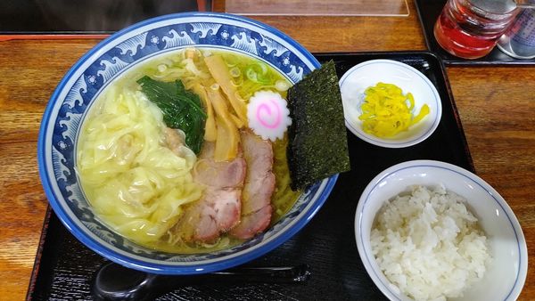 「塩タンメンメン」@手打ちラーメン 英の写真