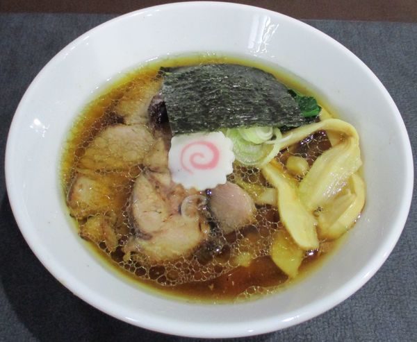 「醤油ら～麺　880円」@手打ち 蓮の写真