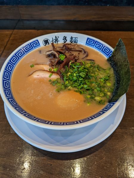 「長浜ラーメン+味玉」@らーめん男盛の写真