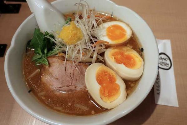 「冬味噌らーめん　1,100円＋縁たま　150円」@与ろゐ屋の写真