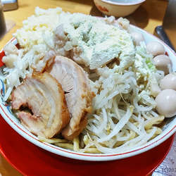 大ラーメン（＋粉チーズ＋うずら）