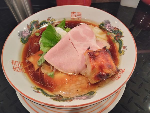 「ワンタン醤油noodle」@トーキョーニューミクスチャーヌードル 八咫烏 CHIKARABOの写真