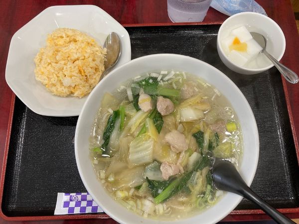 「鶏肉ラーメン＋半チャーハン　700円」@中国料理 麗華園の写真