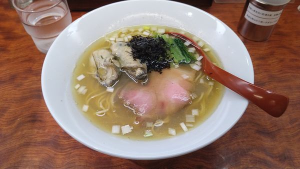 「【期間限定】牡蠣と煮干しの塩そば¥1200-」@三馬路 東京店の写真