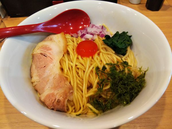 「貝油のまぜそば　（中盛：無料）　※クーポンで２００円引き」@貝出汁ラーメン 緑彩亭の写真