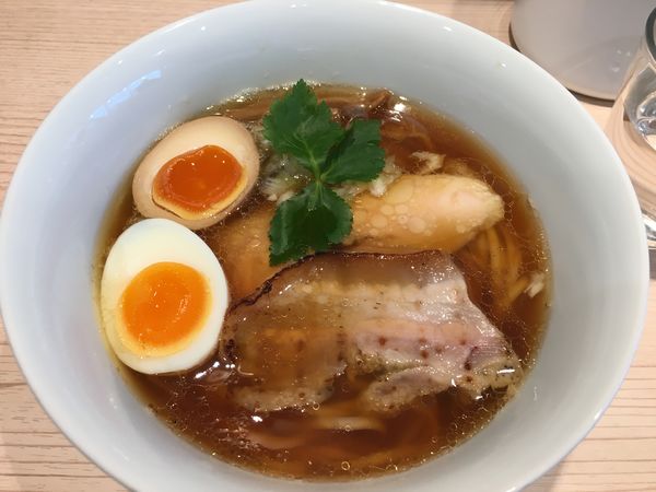 「味玉しょうゆらーめん」@らーめん藁の写真