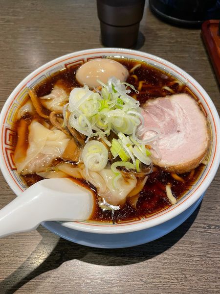 「中華そば＋味玉＋ワンタン」@丸中華そばの写真