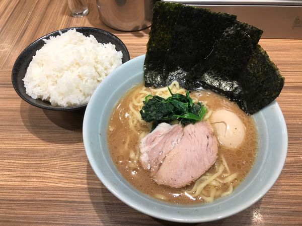 「ラーメン　700円」@横浜らーめん渡来武 総本店の写真