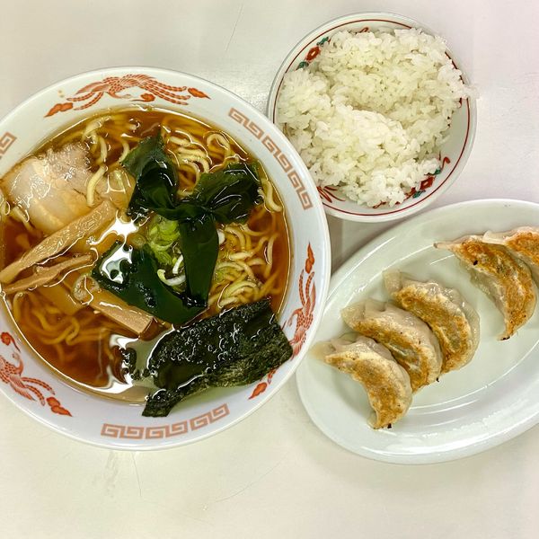 「お得なランチ1番 ¥860円（正油ラーメン＋餃子＋半ライス）」@柳明館 戸田店の写真