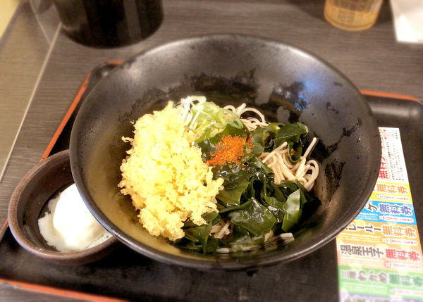 「三陸わかめそば(470円)+温玉(クーポン)」@ゆで太郎 大島店の写真