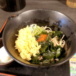 三陸わかめそば(470円)+温玉(クーポン)