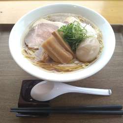 煮干醤油特製拉麺(限定)
