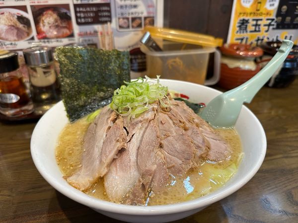 「キャベツチャーシューメン」@さつまっこ MEGAドンキホーテ大森山王店の写真