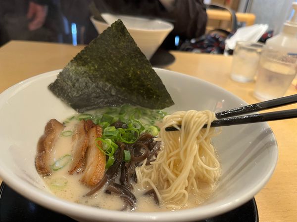 「味玉とんこつラーメン白770円」@博多らーめん一心堂 新川店の写真