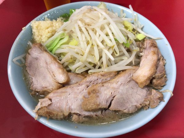 「ブタ入り(ニンニク) 950円」@ラーメン二郎 新宿歌舞伎町店の写真