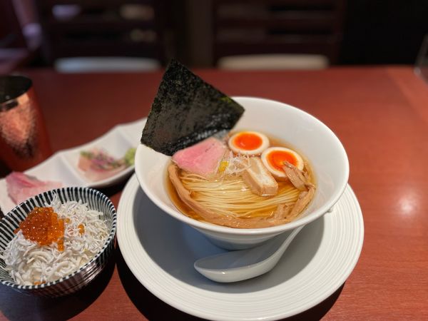 「津軽煮干し中華蕎麦¥900、海鮮丼¥500」@酒肴場 屯の写真