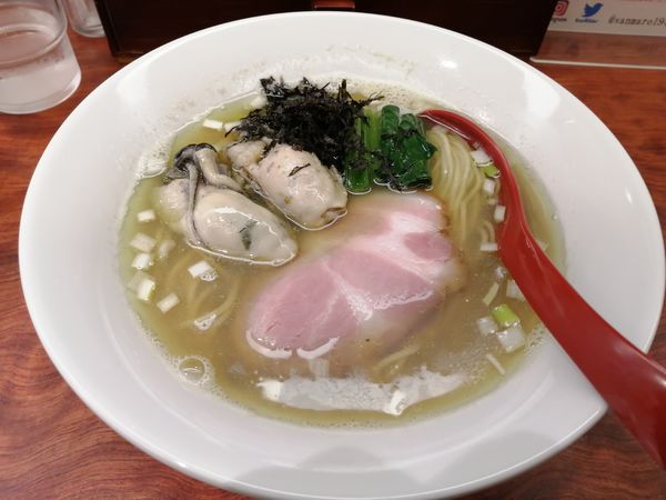 「【期間限定】牡蠣と煮干しの塩そば　¥1200」@三馬路 東京店の写真