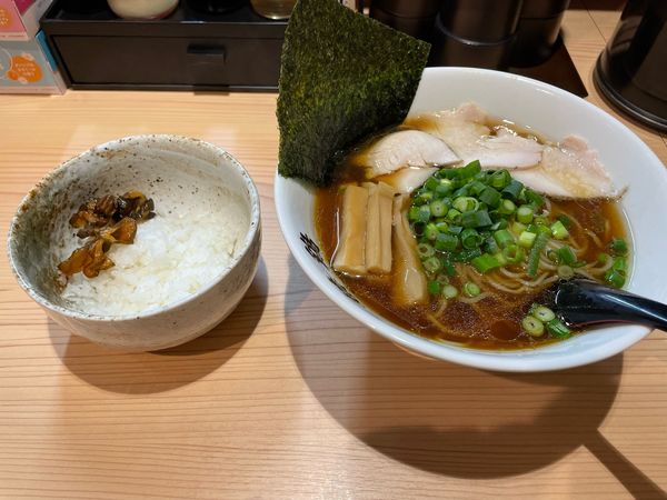 「醤油ラーメン大盛り」@自家製麺 麺や勝鶏の写真