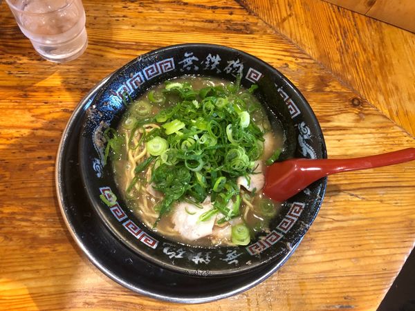 「豚骨ラーメン900円」@無鉄砲 本店の写真
