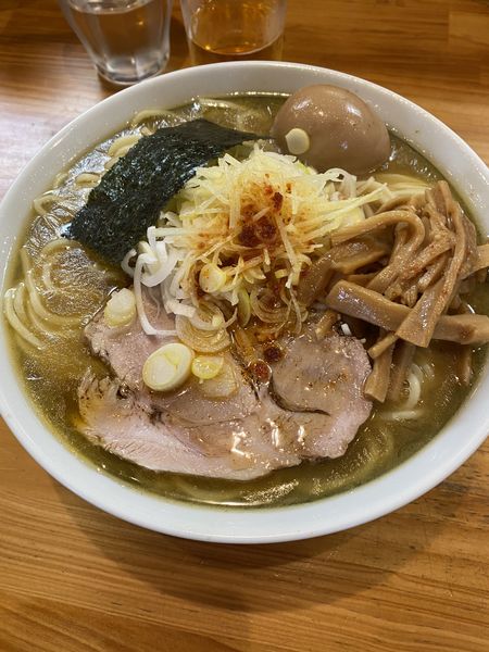 「塩ラーメン　中盛　たまご　ビール」@自家製中華そば としおかの写真