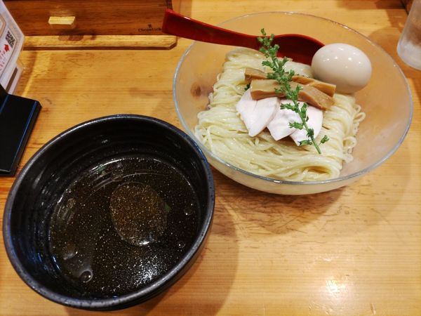 「モロヘイヤの和風つけ麺（中盛）+味玉」@焼きあご塩らー麺 たかはし 銀座店の写真