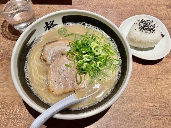 「とんこつらーめん」@らーめん柊 銅座本店の写真