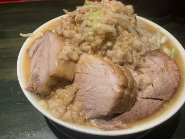 「大ラーメン(アブラマシマシカラメ)¥1000+豚1枚¥180」@らーめん 豚島の写真