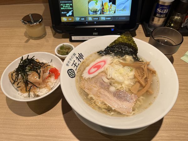 「塩ラーメン・日替りセット」@青竹手打麺 王神の写真