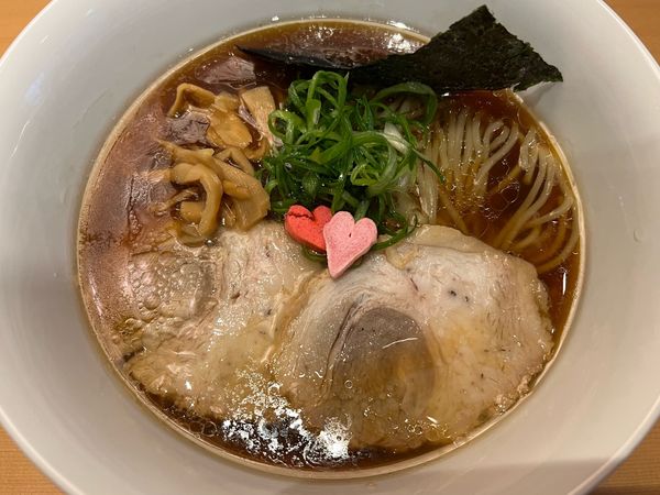 「醤油らぁ麺」@らぁ麺 恋泥棒の写真