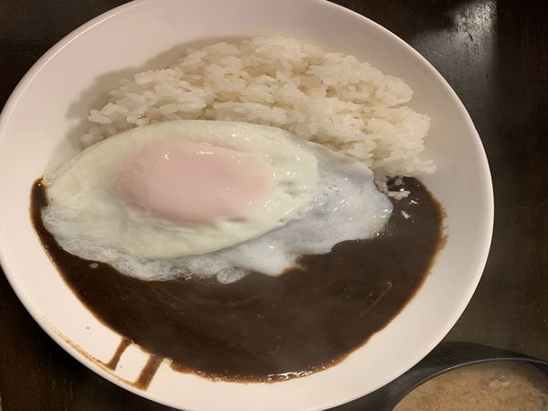 「カレーライス＋目玉焼」@カレー＆洋食丼 T&Mの写真
