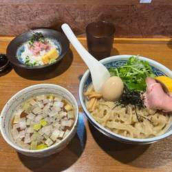 淡麗煮干しつけ麺、味玉、海鮮丼