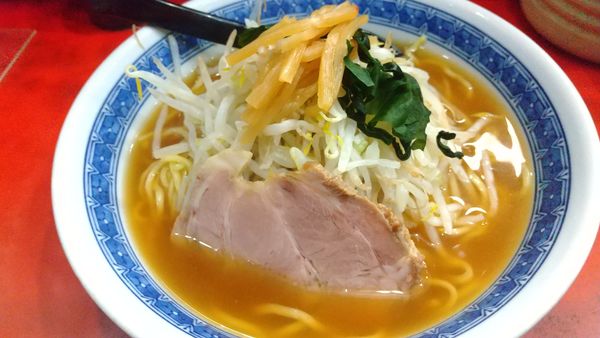 「ラーメン・野菜付き（￥500＋大盛無料）」@らーめん ほん田の写真