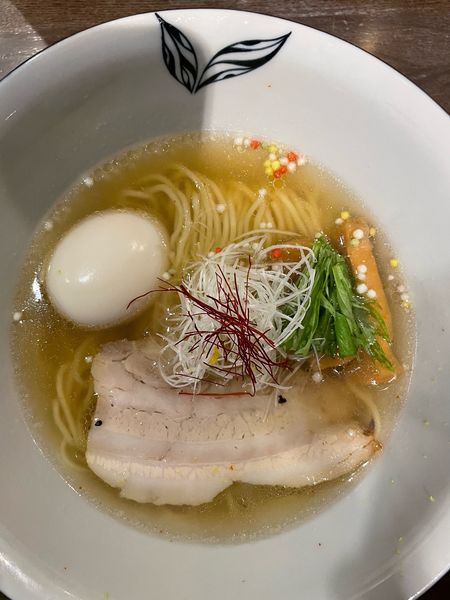 「鯛塩らぁ麺「寿」　味玉のせ」@らぁ麺BAR 錦 iwamotoの写真
