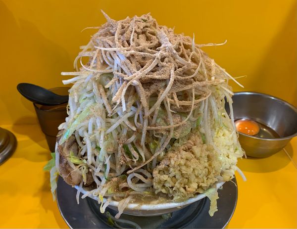 「小豚 ニンニクマシマシアブラヤサイスクナメ」@ラーメン二郎 八王子野猿街道店2の写真