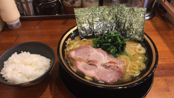 「豚骨醤油　￥750」@らーめん三郷家の写真