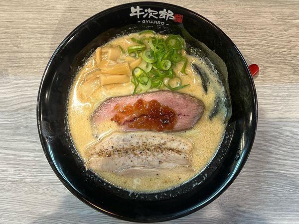 「牛骨ラーメン(醤油)濃厚」@麺屋 牛次郎の写真