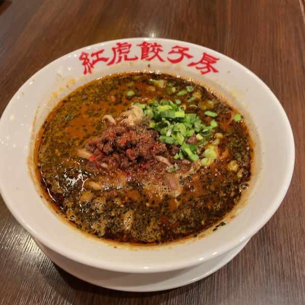 「黒ごま担々麺　979円」@紅虎餃子房 アリオ亀有店の写真