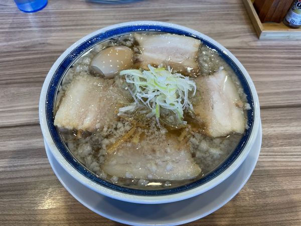 「【限定】豚そば + 味玉」@くじら食堂 nonowa東小金井店の写真