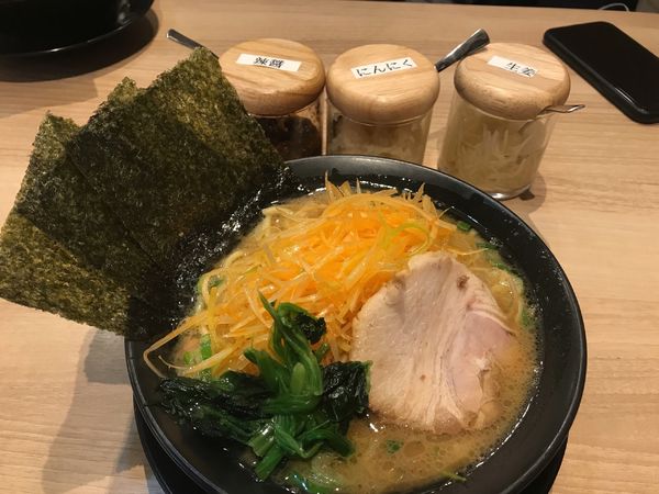「豚骨醤油ねぎラーメン」@横浜家系ラーメン 武骨家 相模大野店の写真