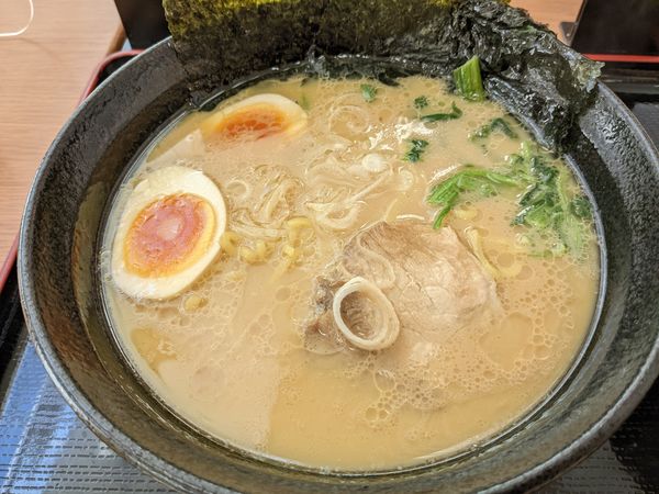 「味玉豚骨醤油」@横浜八景楼 イオン入間店の写真