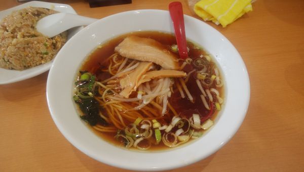 「醤油ラーメン　ニンニク炒飯セット」@楽餐館の写真