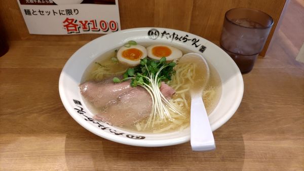 「牛塩ラーメン味玉 950円」@たけろくらーめん 高田馬場店の写真
