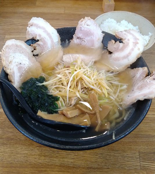 「ネギチャーシューめん+半ライス」@らーめん榎穏の写真
