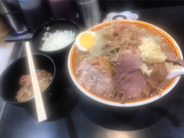 「ラーメン（豚2枚・半玉子）＋玉ねぎ」@えどもんどの写真
