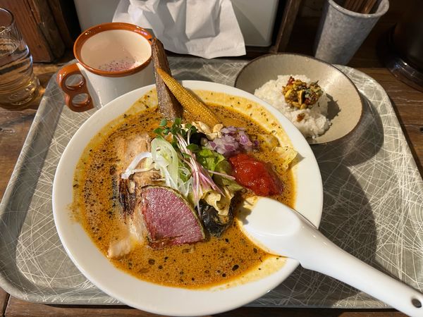 「スパイスラーメン(カレーナッツご飯＋ラッシー)」@スパイスラーメン 点と線. 下北沢店の写真